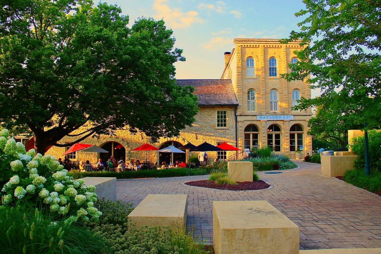 Public Landing Patio 1 768x513